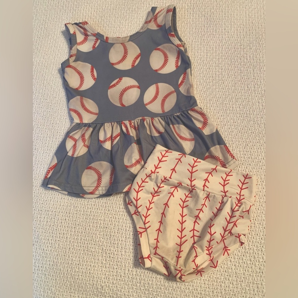 Girls Boutique Baseball Outfit. Excellent Condition. Size. 12/18 months